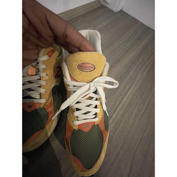 New Balance Men's 2002R Size 12 Dried Apricot Dark Olive - Picture 8 of 12